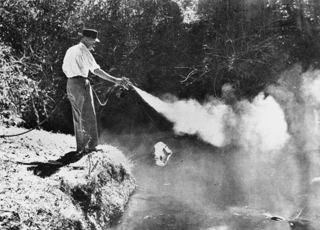 800px-statelibqld_2_164451_using_a_spray_gun_to_spray_for_mosquitos_brisbane_1946