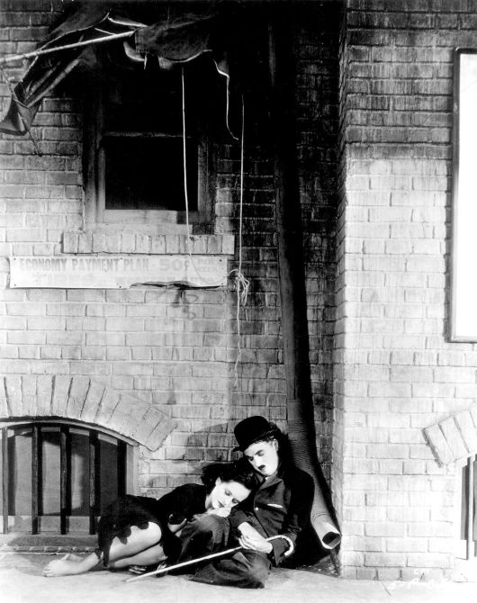Charlie Chaplin &amp; Paulette Goddard in Modern Times_2